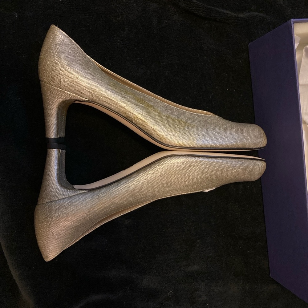 Sexy Stuart Weitzman Chic Pump in Stone Grey Color Size 7